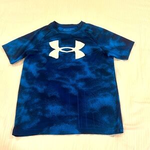 Youth large light and dark blue underarmour soft T-shirt